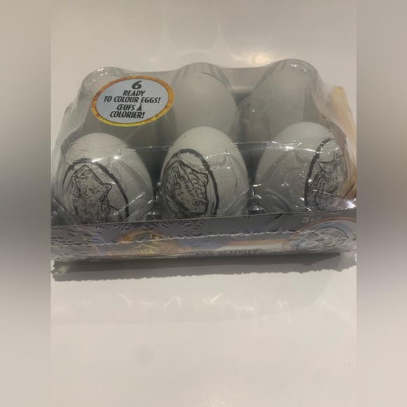 Egg activity.Plastic eggs of Jurassic World!Paint them with markers. - Picture 6 of 6